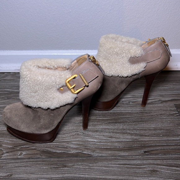 Fendi, tan/taupe suede ankle shoots with shearling wool in size 37 - Picture 5 of 7